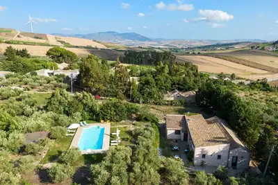 Belle maison de vacances privée avec Wifi, piscine privée, Tv, terrasse, animaux admis et parking