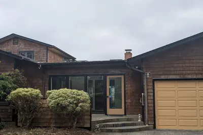 Image de Un pâté de maisons de la plage, belle maison 3bd / 3ba avec vue, venez vous détendre et profiter