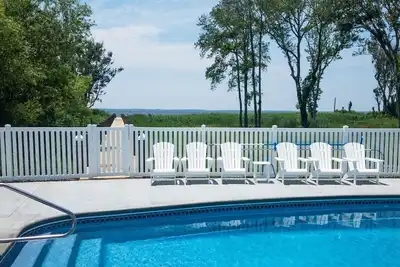 Image de Soundfront avec Private Pier! Nouveau en 2020! Piscine privée, chiens ok!