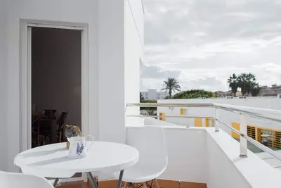 Image de Appartement spacieux et confortable à 50m de la plage