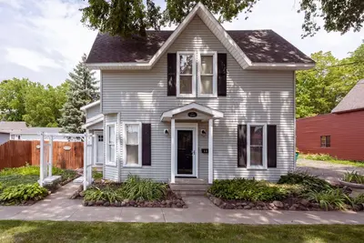 Image de La maison de Heidi est une maison de deux étages à quelques minutes à pied du centre-ville de Flushing