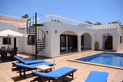 Image de Magnifique villa indépendante, 3 chambres, 3 salles de bains, piscine chauffée, Costa Adeje