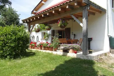Image de Ancienne petite ferme avec piscine 11x5 sur 1. 7 ares proche hameau avec bar / resto