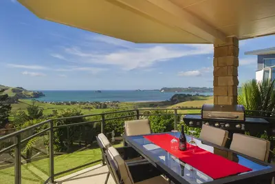 Image de Vue panoramique sur l'océan et la campagne, appartement privé de 2 chambres