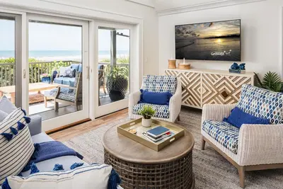 Image de Immense terrasse en bord de mer, belles vues sur l'océan!