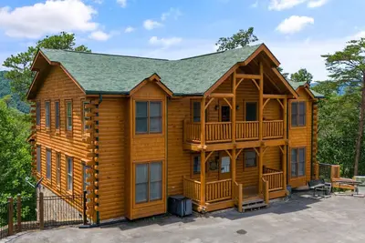 Image de Moonlight Lodge, 8 chambres, bain à remous, Wi-Fi, piscine, 40 personnes