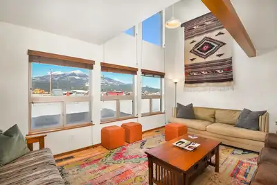 Image de Confortable 4/3 récemment rénové. 5 Maison Baderville à 3 minutes de Snowbowl!