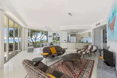 Image de Bienvenue au Waves 101 Absolute Beachfront Beach Apartment.