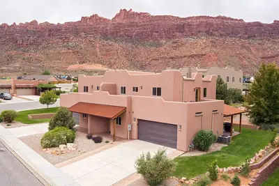 Image de Sg2 | Belle Location De Vacances Avec Patio Enveloppant Avec Vue!