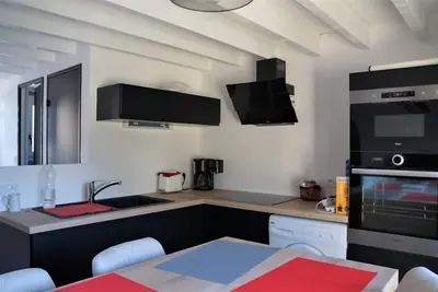 Image de Maisonnette 2 chambres 4 personnes, piscine extérieure commune chauffée, Wifi, parking