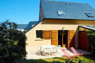 Image de Maisonnette 3 pièces 4 à 6 personnes avec piscine commune et tennis, jardin, parking privé