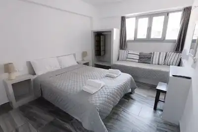 Image de Studio au rez-de-chaussée à 30 mètres de la plage de Perissa