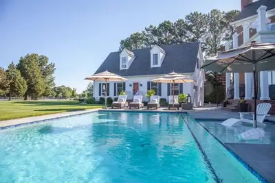 Image de Waterfront Cottage, bain à remous privé, foyer extérieur - escapade romantique parfaite