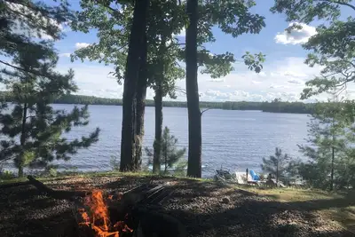 Image de Chalet calme avec vue imprenable sur le lac paisible près d'Elcho et du lac Pelican Wi