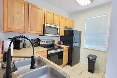 Image de Moderne 2br 2ba 3 minutes à pied de Nfrmc, Uf Health et Oaks Mall