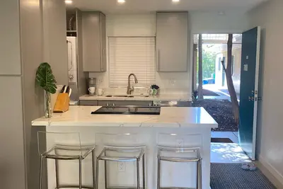 Image de Tout nouveau remodelage Beach Luxe au rez-de-chaussée