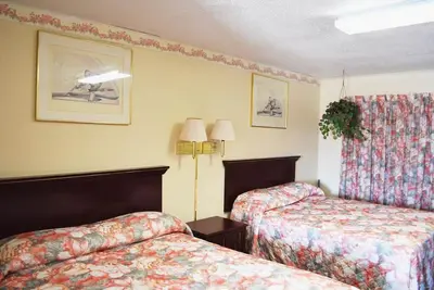 Image de Budget Inn / 2 lits doubles, non-fumeur