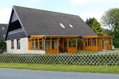 Image de Maison de vacances avec grand jardin, terrasse, près de la plage, animaux acceptés