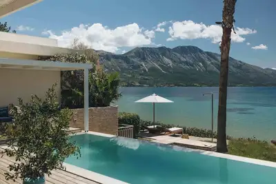 Image de Villa Madouri. Villa 5 chambres en bord de mer avec piscine privée