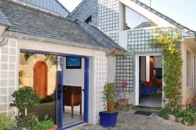 Maison à 100m de la mer avec WiFi, parking privé et jardin, au cœur de Trégastel