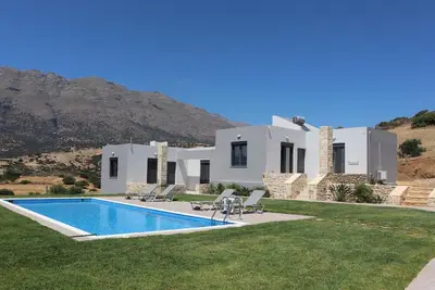Image de Vast view of landscape and sea, pool, 4 pers. | holiday home Triopetra, Crete