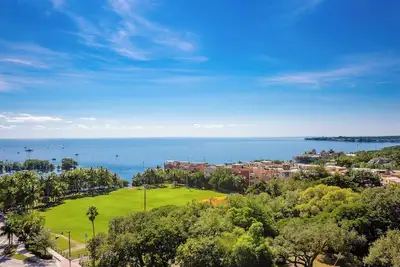 Image de Nouveau Coin, Vue OCÉAN. Gratuit: Parking, Piscine, Gym, Squash, PRIVÉ 75mb Wi-Fi