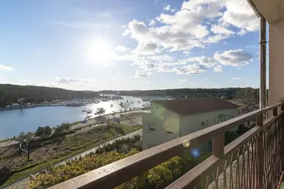 Image de Apartments Franko Pula / Comfortable One Bedroom Apartment Mali A1 with Sea View