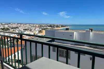 Image de Bel appartement de 2 chambres avec Wifi gratuit et climatisation