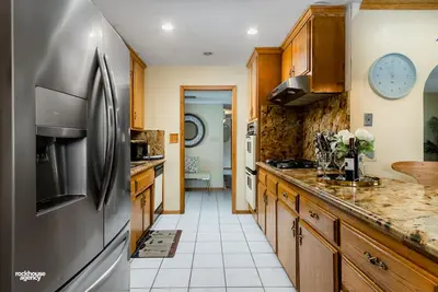 Image de Cozy Hygge Home 3 chambres 2 salles de bain avec piscine et 2 très grands lits