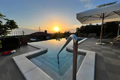 Image de Two Bedroom Apartment Lidija A2 Yellow in Palit