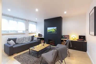 Image de Design - Centre Ville – 3 Min Plage – Box