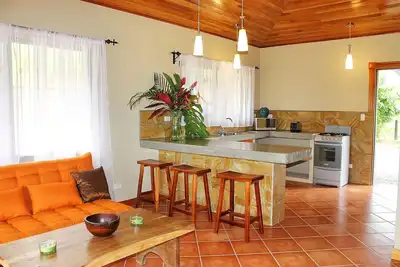 Image de Villa Awesome! Près de la plage. Accès privé à Cascade. Profitez & Relax!