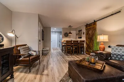 Image de Condo Mid-Western à quelques minutes des attractions