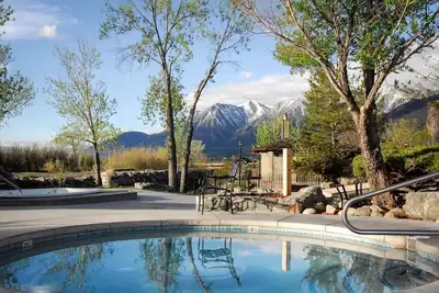 Image de À seulement 30 minutes du lac Tahoe | Sources chaudes extérieures avec une vue imprenable sur la montagne