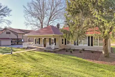 Image de 3 combo studio avec téléviseurs à écran plat et pelouse spacieuse - à pied des restaurants et des magasins!