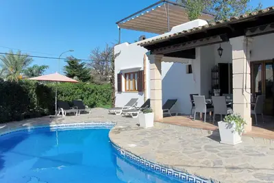 Image de Merveilleuse maison de vacances privée avec Wifi, piscine privée, Tv, patio et parking