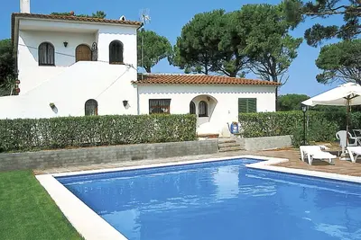 Image de Belle maison de vacances privée avec piscine privée, Tv, terrasse, animaux admis et parking