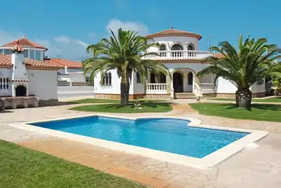 Merveilleuse maison de vacances privée avec piscine privée, Wifi, Tv, terrasse et parking