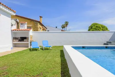Image de Belle maison de vacances privée avec Wifi, piscine privée, Tv, terrasse, animaux admis et parking