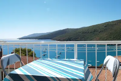 Image de Application pour 4 personnes avec vue imprenable sur la mer