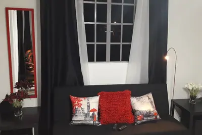 Image de Appartement 1 chambre sécurisé et bien aménagé, cuisine complète, à quelques minutes de Port d'Espagne