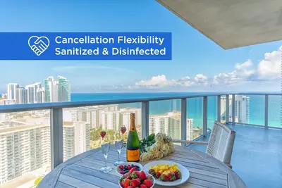 Image de Condo de luxe à quelques pas de la plage avec une vue imprenable