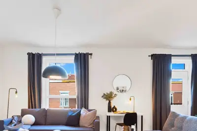 Image de Liv Mtl* 60% Off * Chic 2 Spacious 4br | Large Family Retreat + Rooftop Oasis + Office + Pets Stay Free!