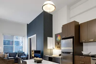 Image de Liv Mtl* 55% Off * Main 201 Rare 1br + Mezzanine | Relaxed Getaway + Spacious + Office + Pets Stay Free!