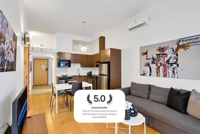 Image de Liv Mtl* 55% Off * Main 202 Rare Suite + Mezzanine | Relaxed Getaway + Spacious + Office + Pets Stay Free!