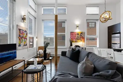 Image de Liv Mtl* 55% Off * Main 303 Rare 2br + Mezzanine | Large Family Retreat + Spacious + Office + Pets Stay Free!