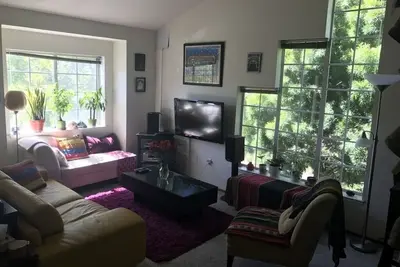 Image de Sunny spacious 2 bd/ba condo with vaulted ceilings