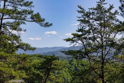 Image de À quelques minutes de dwnwn Pigeon Forge. Les meilleurs tarifs en ville! Bain à remous, table de billard, vue, cabine a tout pour plaire!