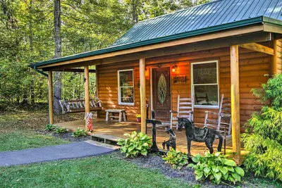 Image de Nouveau! Escapade dans la montagne enfumée avec terrasse meublée!