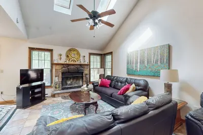 Image de Maison confortable pour les familles avec foyer au bois et vue sur la montagne